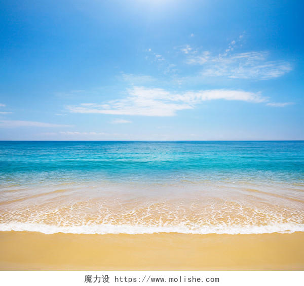 蓝天白云海水沙滩海边海岸清澈绿水大海海浪